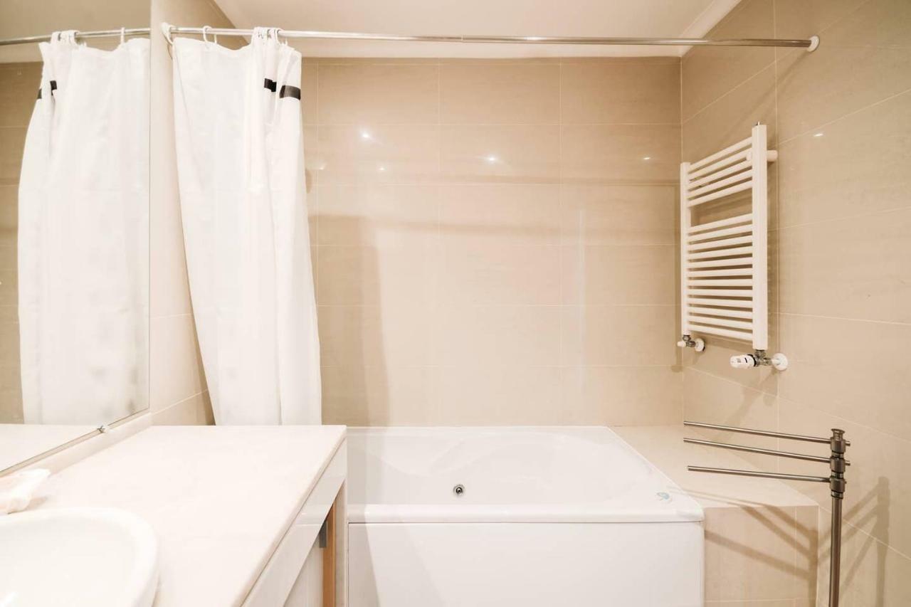 Fantastic Seaside Family Apartment With Pool ปาเรจิ ภายนอก รูปภาพ