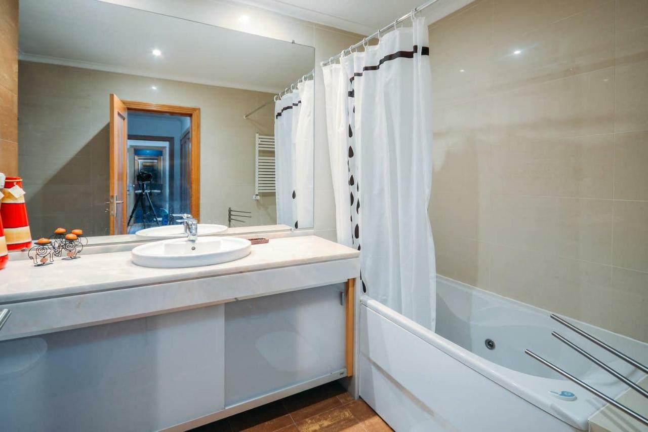 Fantastic Seaside Family Apartment With Pool ปาเรจิ ภายนอก รูปภาพ